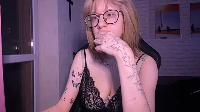 moundliicht1 online show from 02/28/25, 06:41