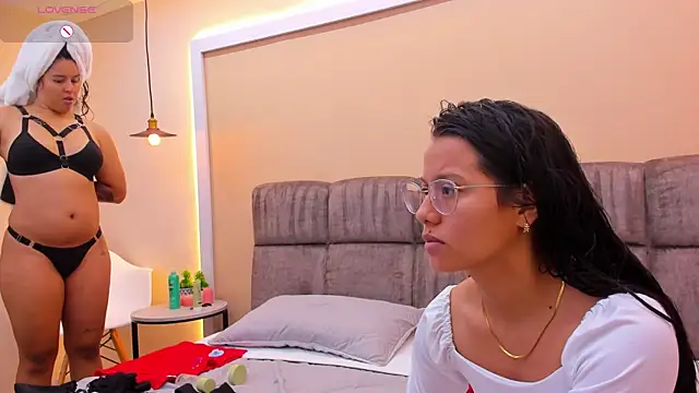 Dilan y Mia online show from 12/30/24, 12:42