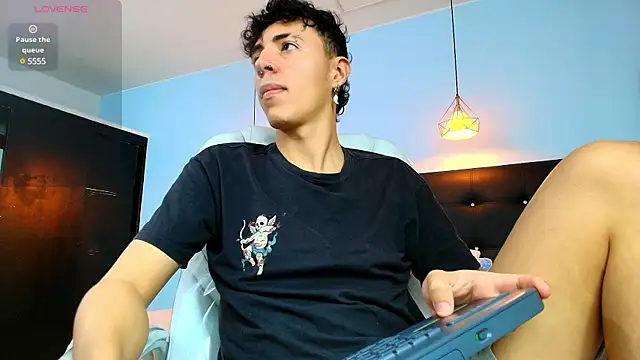 Lobo 17  online show from 02/25/25, 04:14