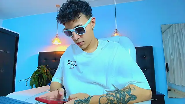 Lobo 17  online show from 03/04/25, 04:06