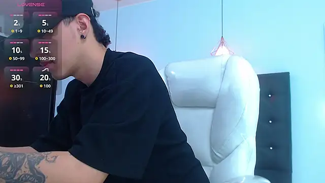 Lobo 17  online show from 10/04/25, 04:32