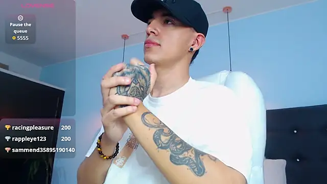 Lobo 17  online show from 10/12/25, 03:49