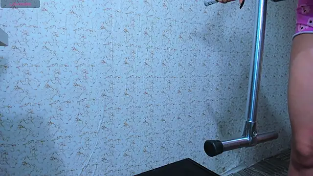 Snapshot of Annaraquel_ chatting on 12/28/24, 10:44 Annaraquel  online show from 12/28/24, 10:44