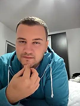 Snapshot of KarlosCarutox chatting on 09/17/25, 05:25 KarlosCarutox online show from 09/17/25, 05:25