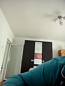 Snapshot of KarlosCarutox chatting on 09/27/25, 08:52 KarlosCarutox online show from 09/27/25, 08:52