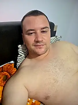 Snapshot of KarlosCarutox chatting on 10/07/25, 07:44 KarlosCarutox online show from 10/07/25, 07:44