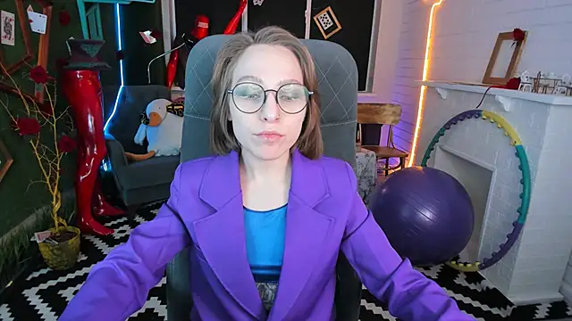 Snapshot of AphexQueen chatting on 12/28/24, 03:15 AphexQueen online show from 12/28/24, 03:15