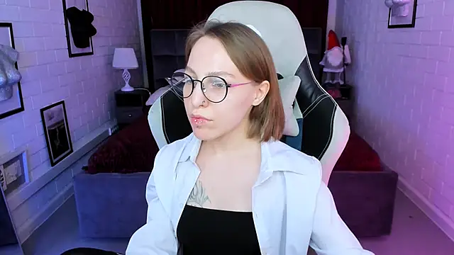 Snapshot of AphexQueen chatting on 01/11/25, 01:11 AphexQueen online show from 01/11/25, 01:11