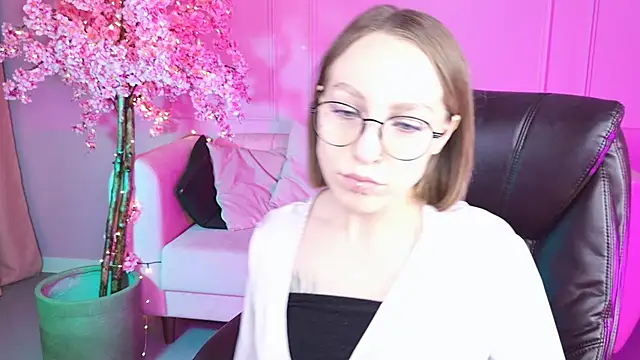 Snapshot of AphexQueen chatting on 01/13/25, 01:17 AphexQueen online show from 01/13/25, 01:17