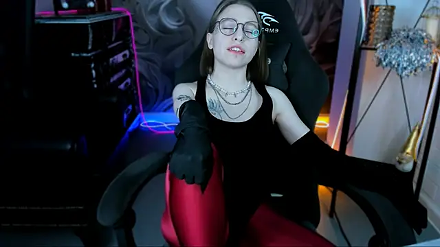 Snapshot of AphexQueen chatting on 01/24/25, 03:24 AphexQueen online show from 01/24/25, 03:24