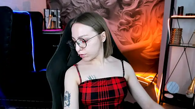 Snapshot of AphexQueen chatting on 01/30/25, 09:15 AphexQueen online show from 01/30/25, 09:15