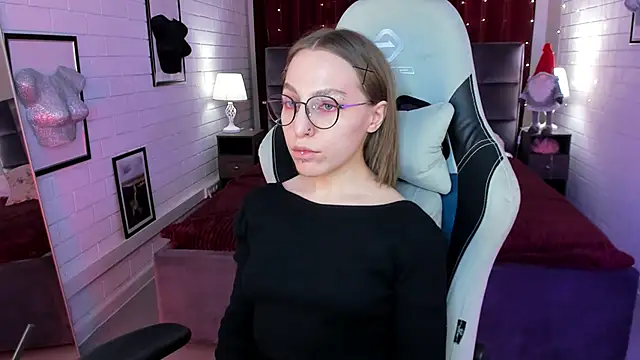 Snapshot of AphexQueen chatting on 02/05/25, 01:11 AphexQueen online show from 02/05/25, 01:11