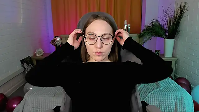 Snapshot of AphexQueen chatting on 02/09/25, 08:13 AphexQueen online show from 02/09/25, 08:13