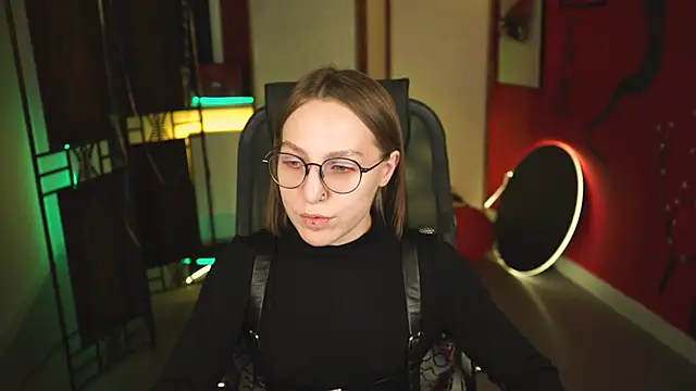 Snapshot of AphexQueen chatting on 02/13/25, 09:20 AphexQueen online show from 02/13/25, 09:20