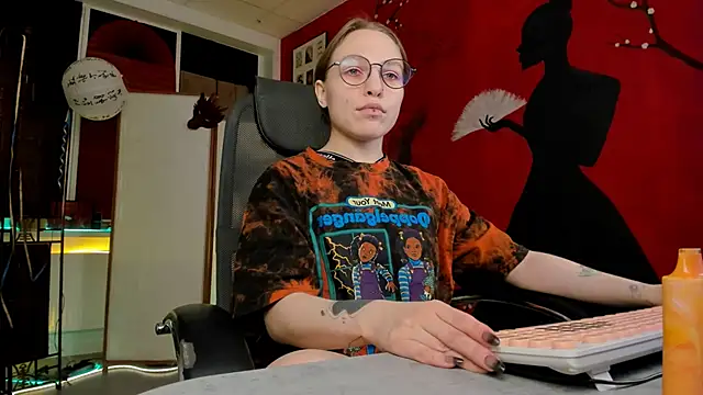 Snapshot of AphexQueen chatting on 02/18/25, 03:32 AphexQueen online show from 02/18/25, 03:32