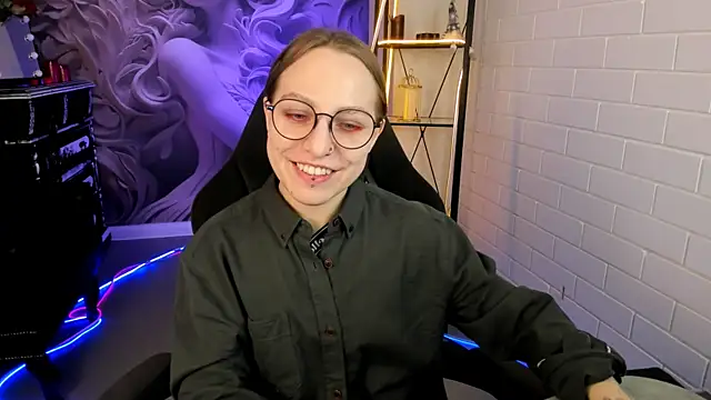 Snapshot of AphexQueen chatting on 02/27/25, 03:15 AphexQueen online show from 02/27/25, 03:15