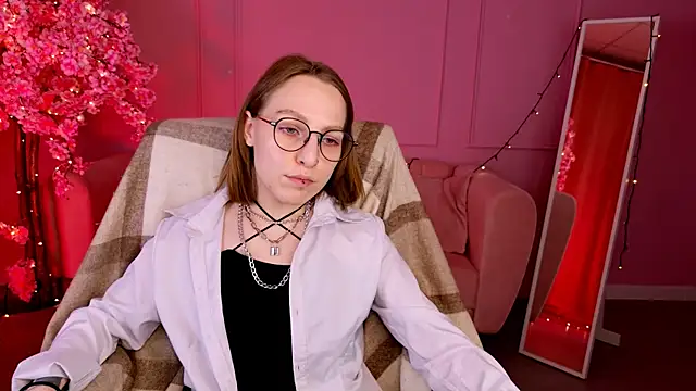 Snapshot of AphexQueen chatting on 03/10/25, 03:20 AphexQueen online show from 03/10/25, 03:20