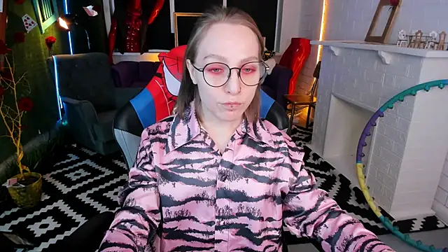 Snapshot of AphexQueen chatting on 03/11/25, 12:17 AphexQueen online show from 03/11/25, 12:17