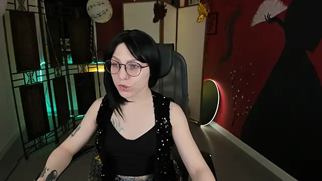 Snapshot of AphexQueen chatting on 03/12/25, 01:08 AphexQueen online show from 03/12/25, 01:08