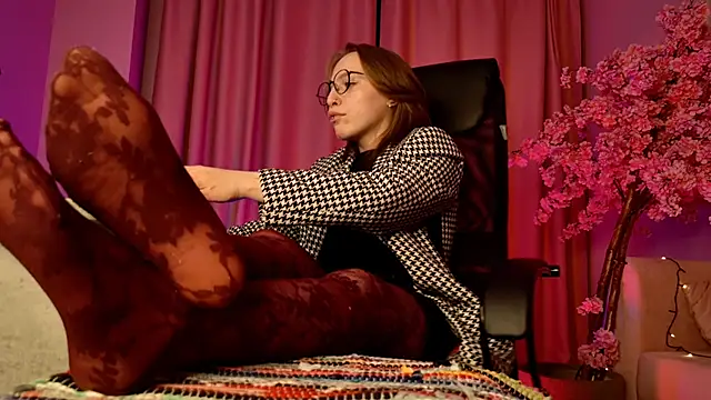 Snapshot of AphexQueen chatting on 10/10/25, 09:08 AphexQueen online show from 10/10/25, 09:08