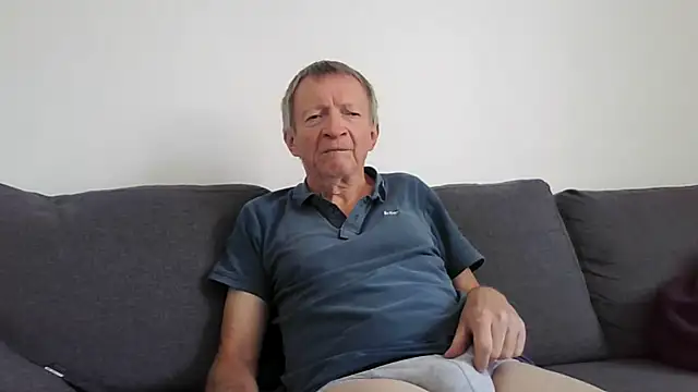 Snapshot of naturiste974 chatting on 04/22/26, 03:24 naturiste974 online show from 04/22/26, 03:24