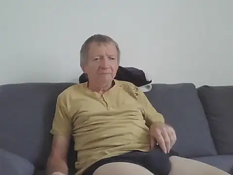 Snapshot of naturiste974 chatting on 05/05/26, 03:31 naturiste974 online show from 05/05/26, 03:31