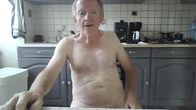 Snapshot of naturiste974 chatting on 06/26/26, 05:28 naturiste974 online show from 06/26/26, 05:28