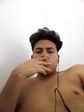 Snapshot of juanpr_1-15 chatting on 11/15/25, 05:27 juanpr 1-15 online show from 11/15/25, 05:27