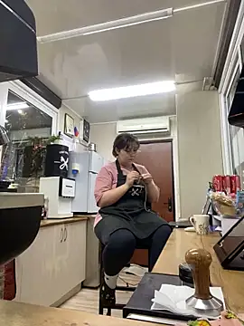 cinnabon  online show from 02/10/25, 03:42