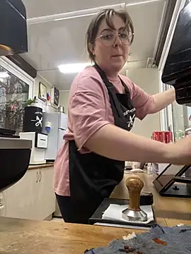 cinnabon  online show from 02/11/25, 02:46