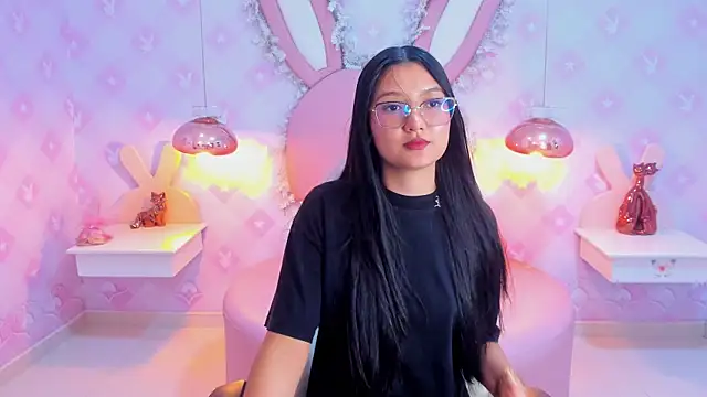 Snapshot of Saraa_Skinny chatting on 01/31/25, 03:11 Saraa Skinny online show from 01/31/25, 03:11