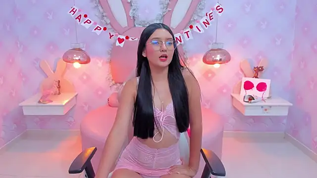 Snapshot of Saraa_Skinny chatting on 02/15/25, 03:06 Saraa Skinny online show from 02/15/25, 03:06