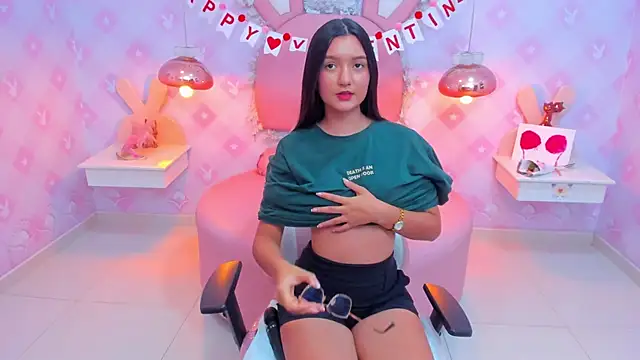 Snapshot of Saraa_Skinny chatting on 02/16/25, 02:54 Saraa Skinny online show from 02/16/25, 02:54