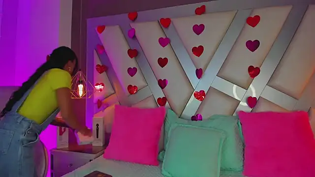 Amber villalobos  online show from 03/04/26, 04:18