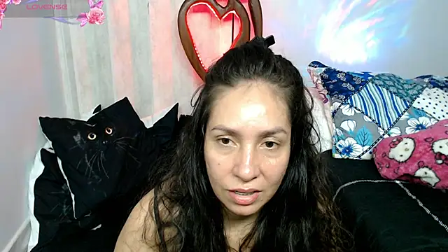 Snapshot of naihroby chatting on 04/26/26, 06:00 naihroby online show from 04/26/26, 06:00