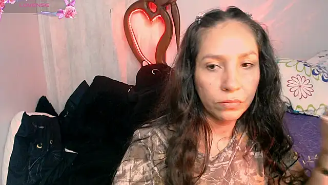 Snapshot of naihroby chatting on 06/08/26, 05:19 naihroby online show from 06/08/26, 05:19