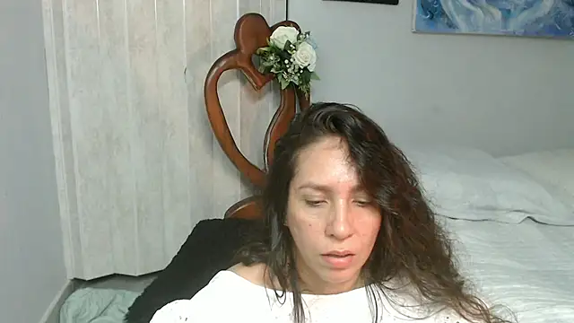 Snapshot of naihroby chatting on 07/07/26, 07:23 naihroby online show from 07/07/26, 07:23