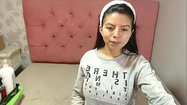 CarolineBrunx online show from 12/15/25, 02:38