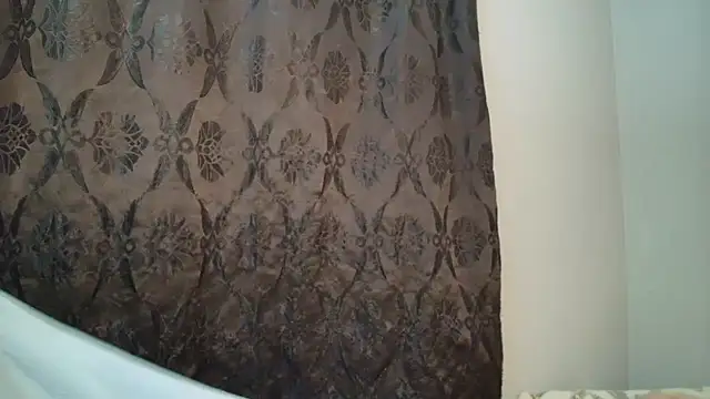 Snapshot of CarolineBrunx chatting on 08/04/26, 04:04 CarolineBrunx online show from 08/04/26, 04:04