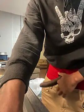 sneakylink13   online show from 02/10/25, 04:52