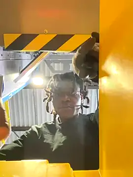 sneakylink13   online show from 10/15/25, 02:28