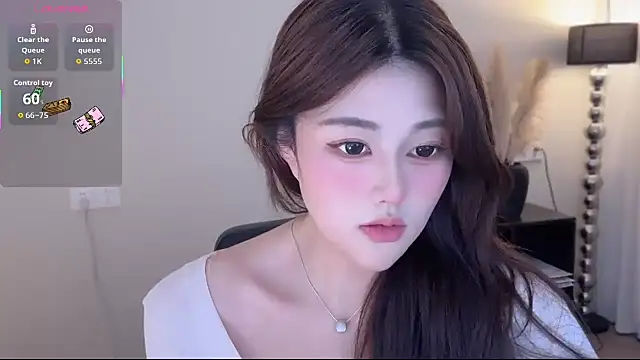 Strawberrybabyy1 online show from 10/29/25, 03:58