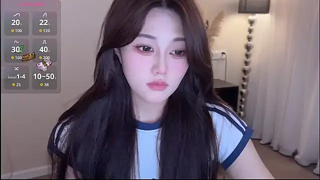 Strawberrybabyy1 online show from 11/23/25, 04:07