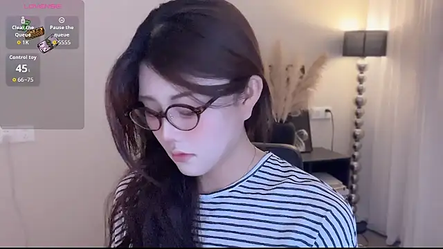 Strawberrybabyy1 online show from 01/13/26, 05:40