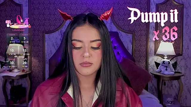 SoffiQueen online show from 04/11/26, 01:37