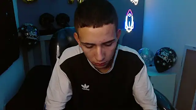 Snapshot of JackSwan18 chatting on 01/04/25, 07:02 JackSwan18 online show from 01/04/25, 07:02