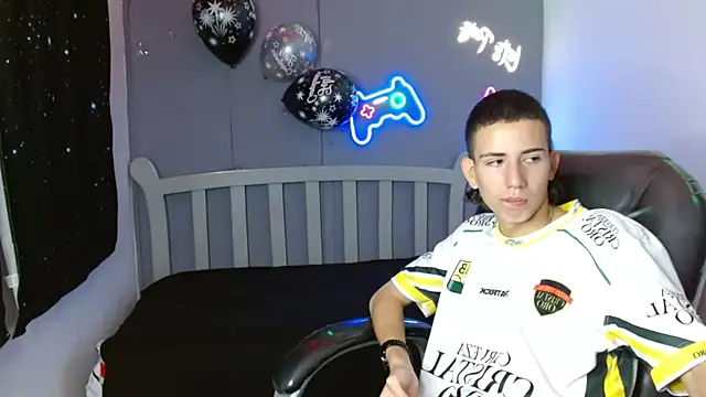 Snapshot of JackSwan18 chatting on 01/07/25, 12:31 JackSwan18 online show from 01/07/25, 12:31