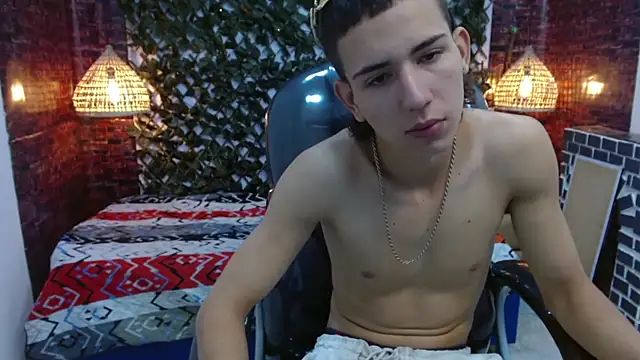 Snapshot of JackSwan18 chatting on 01/17/25, 01:13 JackSwan18 online show from 01/17/25, 01:13