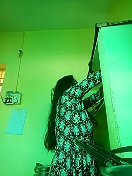 heenage online show from 10/10/25, 09:41