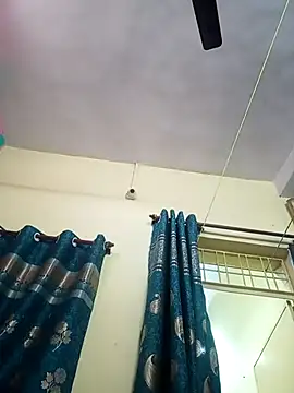 heenage online show from 10/12/25, 07:51